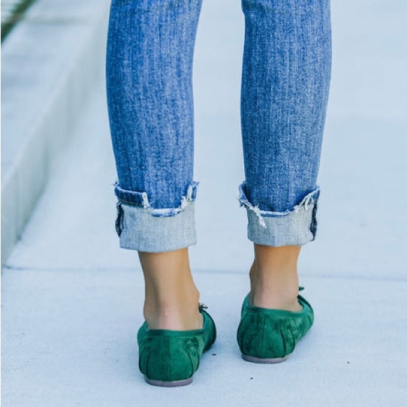 BEAUTIFUL SUEDE FLATS WITH BLING    NEW IN BOX - Picture 3 of 11